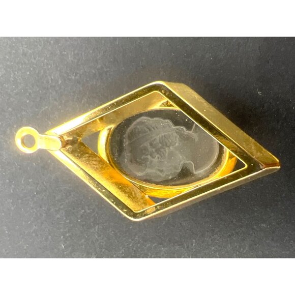 Vintage Intaglio Cameo Pendant Diamond Shaped Frame Gold Tone - Picture 6 of 8